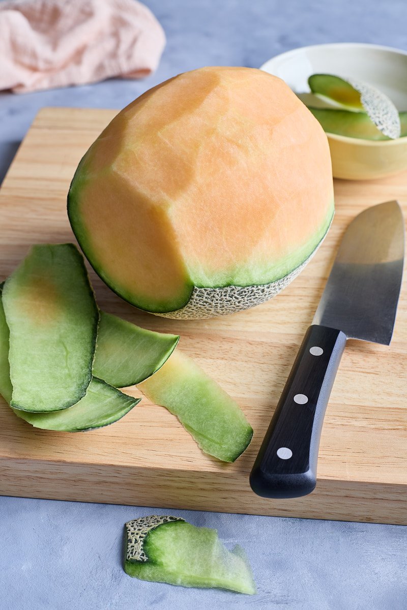 Choose a ripe cantaloupe for smoothie.